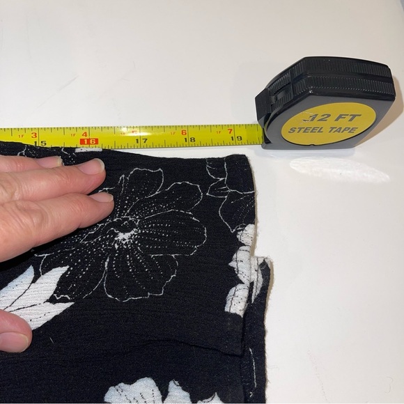 Lulu’s Wide Leg Cropped Jumpsuit Black White Floral S - Picture 14 of 17